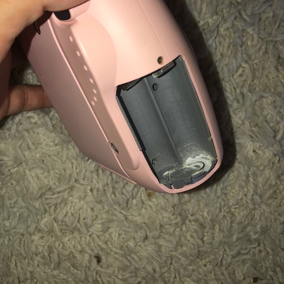 Baby pink polaroid camera - Picture 3 of 3